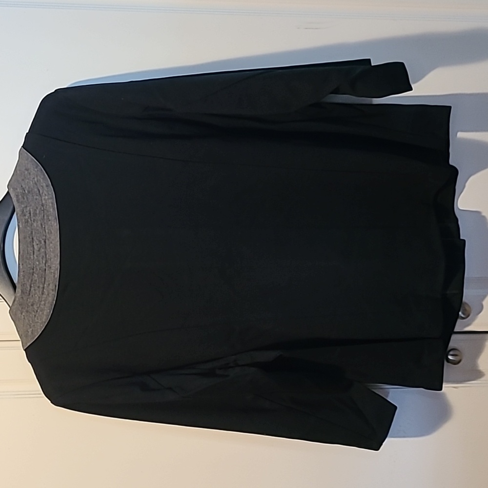 Dialogue Button Up Top - Picture 2 of 4
